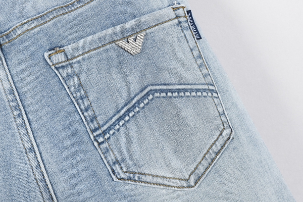 ブランドジーンズ角部分ディテール